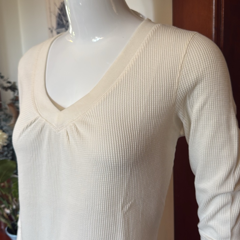 NWT northern reflections size small waffel Women's Cream V-Neck Top